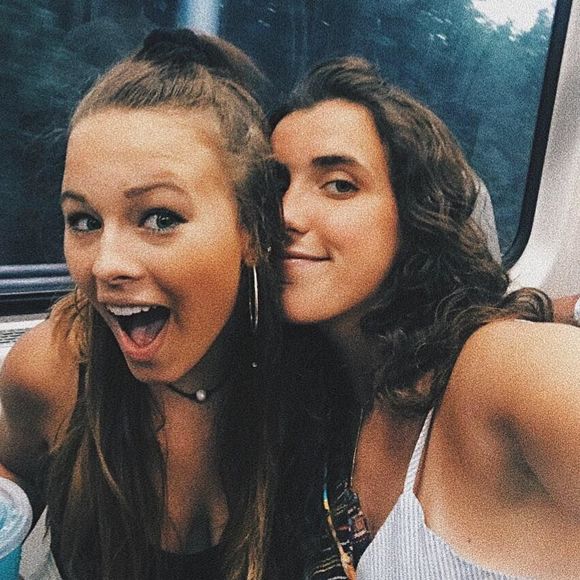 Meet your Posher, Caroline - Picture 1 of 1